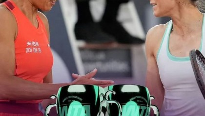 kaiyun管理-中国网球一夜2喜讯！37岁传奇夺生涯第18冠 吴易昺捧杯+逼近法网|张帅|巡回赛|伊莉丝-梅尔滕斯|WTA500|西尼亚科娃_新浪体育_新浪新闻